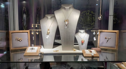 ��ϣ�鱦չ��